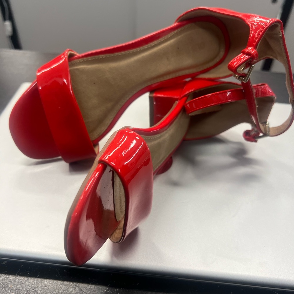 Ladies shoes.